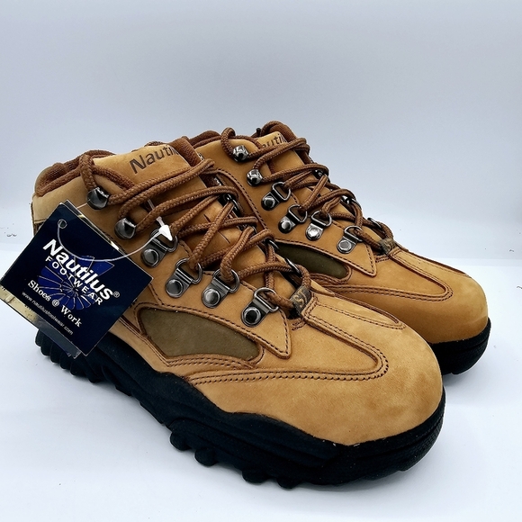 Nautilus Women's Steel Toe Safety Work Shoes NWT 6 Wide - Picture 1 of 16